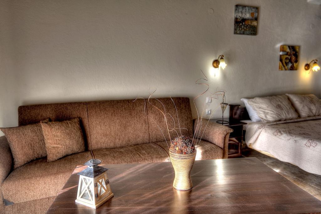 Toula Rooms Ángistron الغرفة الصورة